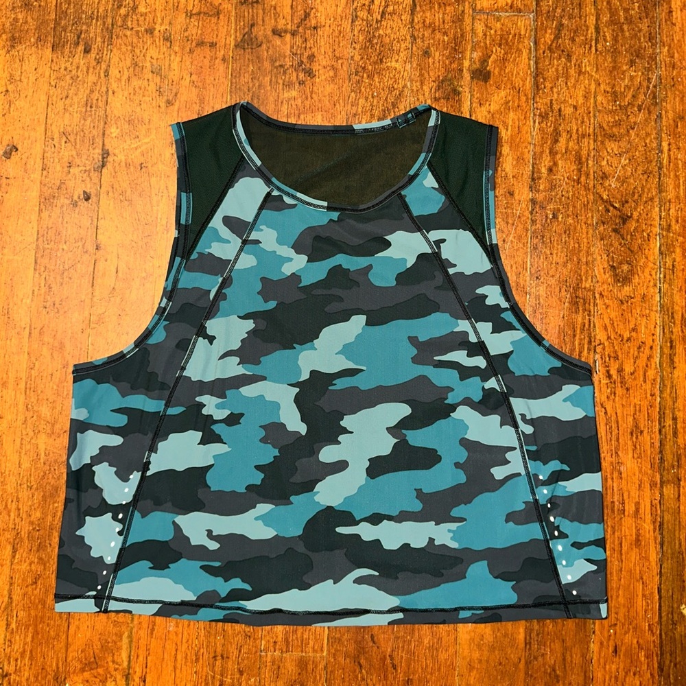 Lululemon Cropped Camo Tank - size 4